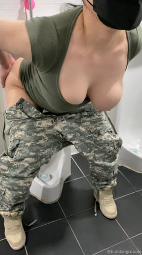 【2023-07-30】cum on neck after handjob